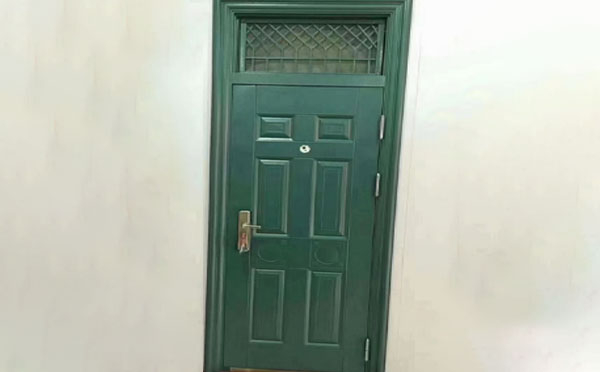 彭阳学校教室门