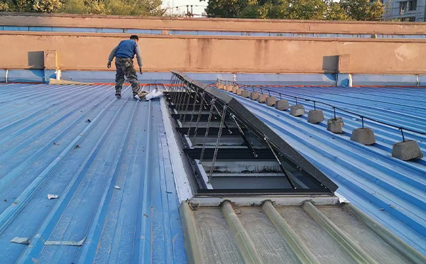 某区域性物流仓储中心彭阳排烟窗系统安装项目